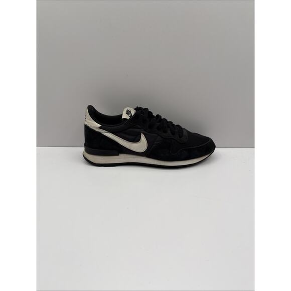 Size 6.5 - Nike Internationalist Black White Running Walking Shoe‎ 631754-011 - Picture 1 of 9